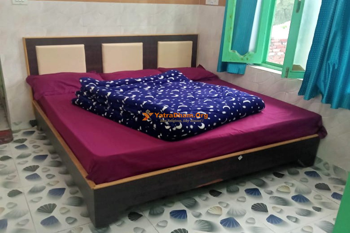 Hotel Aakash Deep Yamunotri (Kharadi) 3 Bed Room