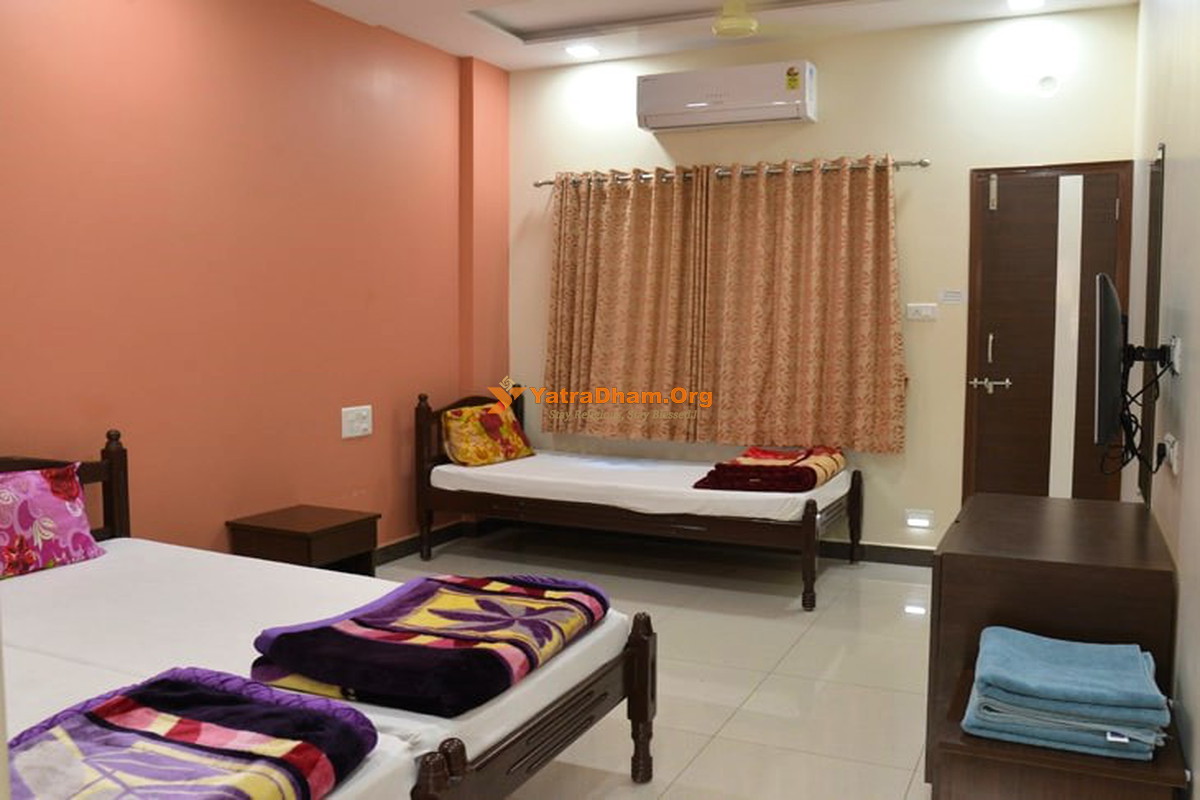 Nilkanth Bhuvan Swaminarayan Mandir Trust (Nar Narayan Sanstha) Kutch Bhuj 3 Bed Room