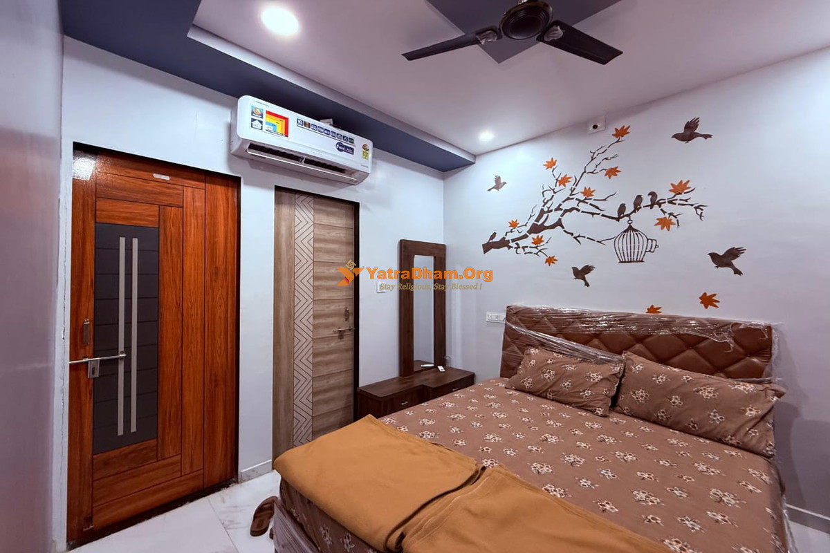 Honest Deluxe Room Garudeshwar Room View