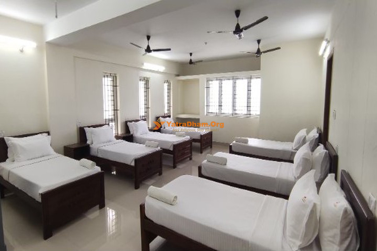 Hotel Aalayam Yatri Nivas Kanchipuram 7 Bed Deluxe AC Family Room
