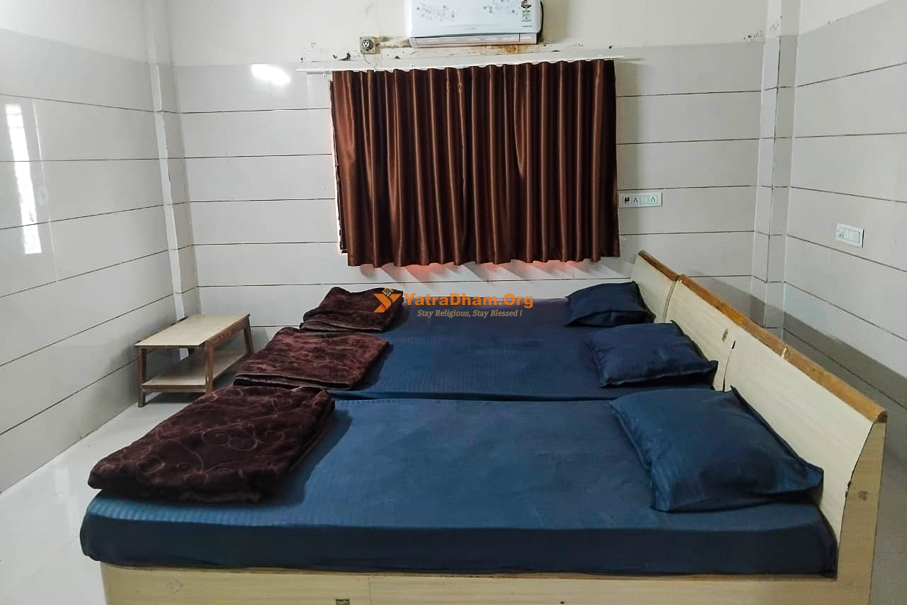 J.J Kundliya Aatithi Gruh Dwarka 3 Bed Room