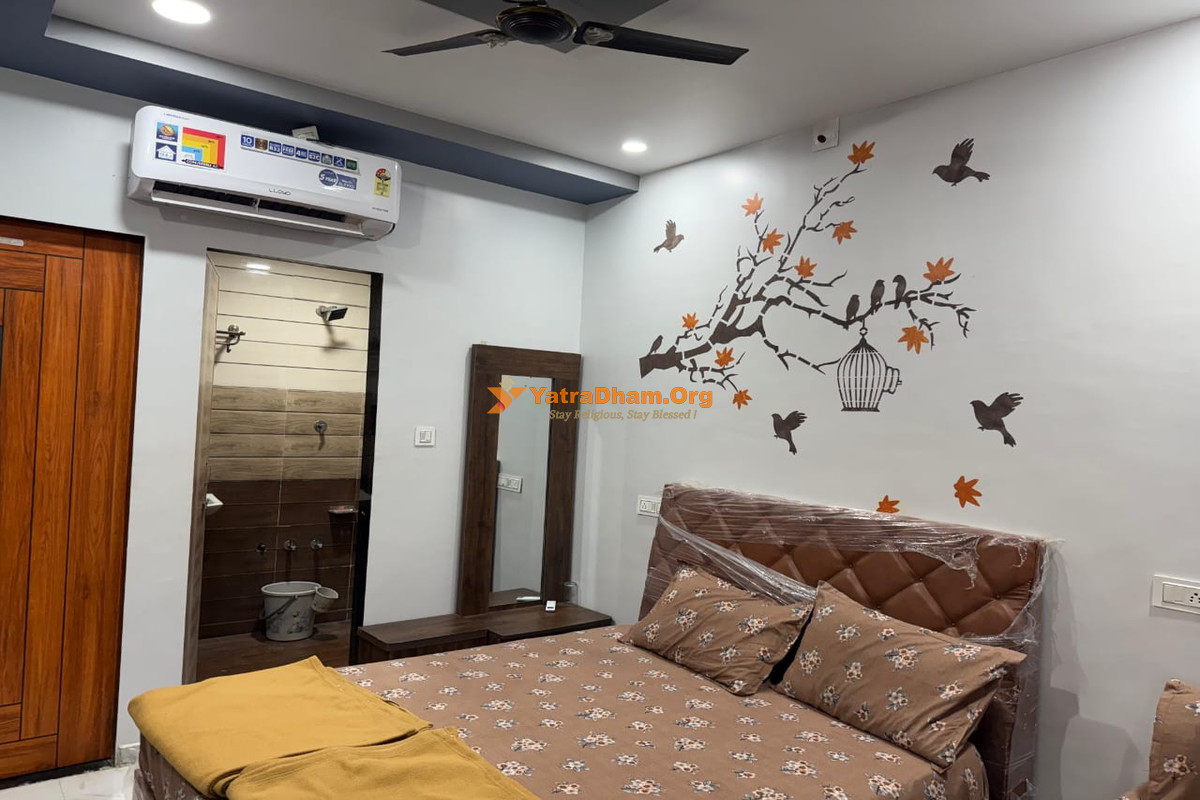 Honest Deluxe Room Garudeshwar Room View