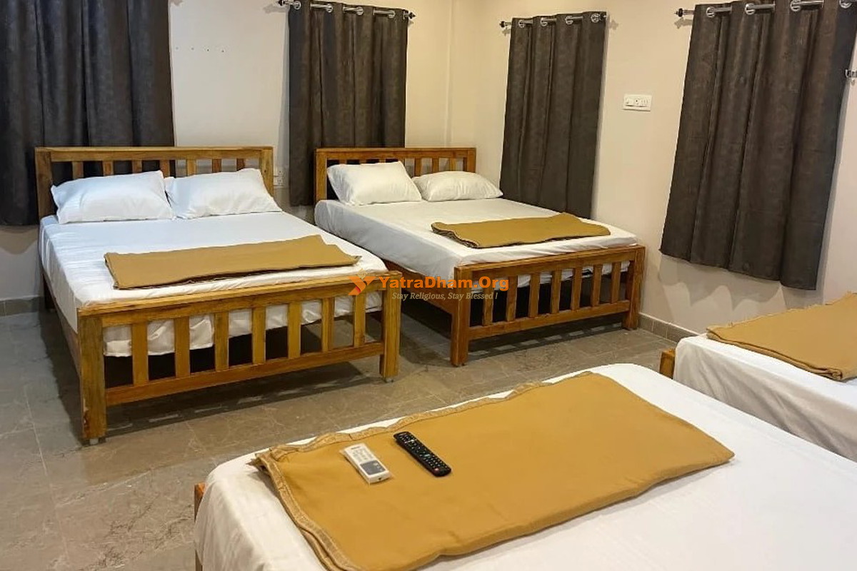 Arunachala Padham Rooms and Dormitory Tiruvannamalai 8 Bed Room View