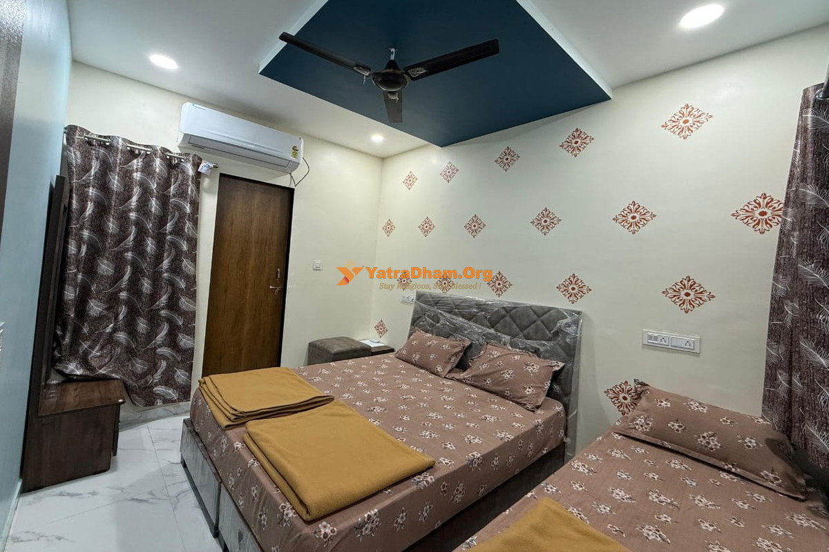 Honest Deluxe Room Garudeshwar Room View