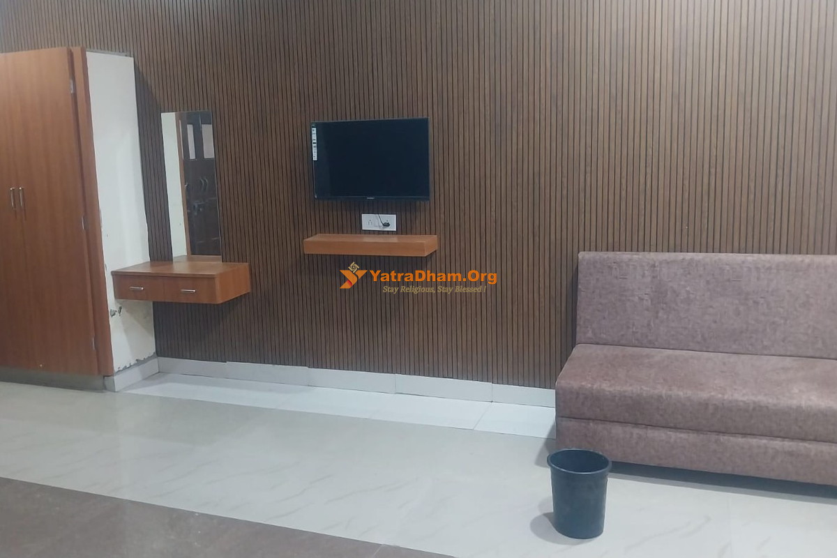 Sindhiya Dharamshala Ujjain 3 Bed AC Room View