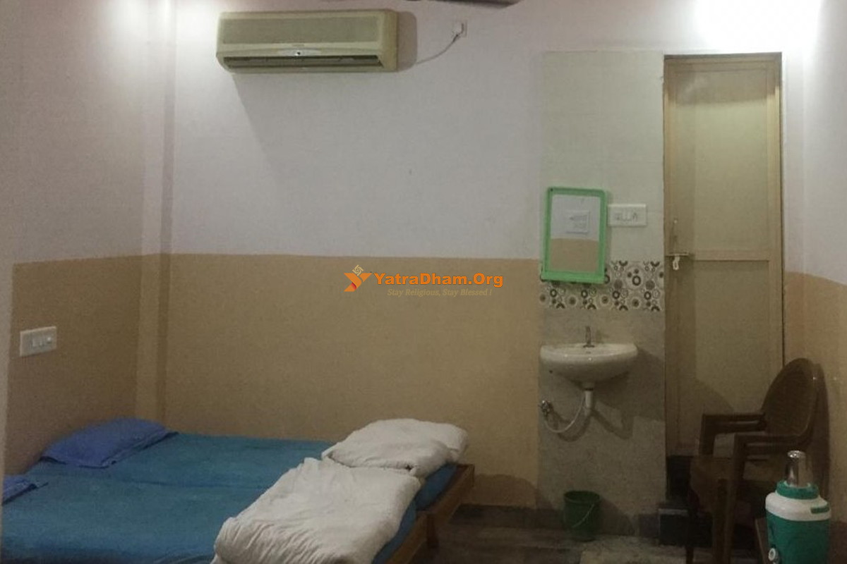 Brahmbhatt Pathikashram Dharamshala Ambaji 2 Bed Room