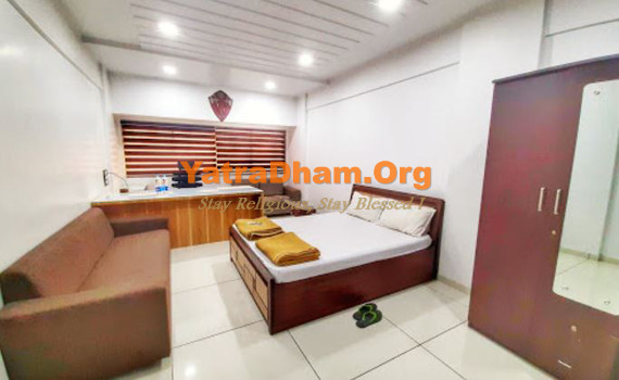 Be Happy Hotel And AC Dormitory Surat 2 Bed Room