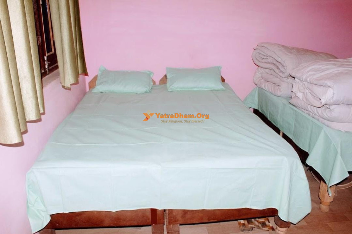 New Krishna Lodge Phata Kedarnath 3 Bed Non AC Normal Room