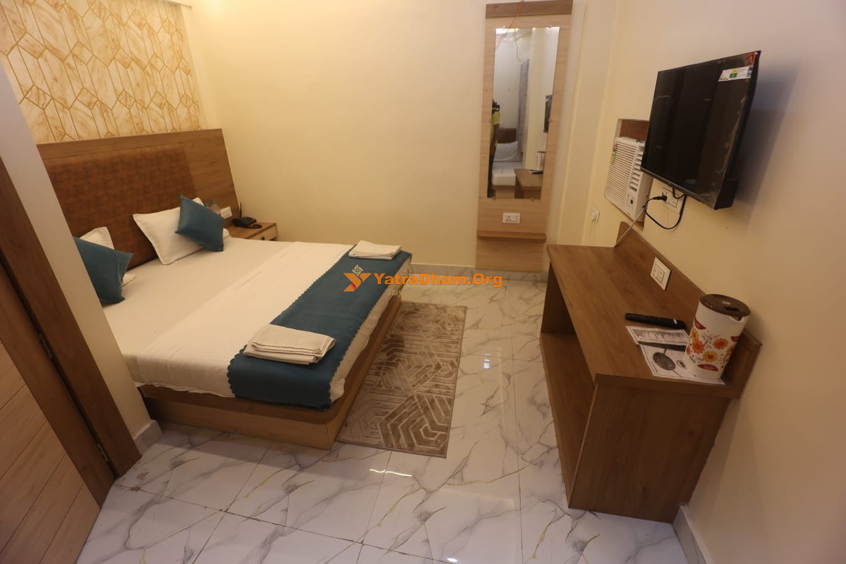 Radhey Krishna P. Guest House Varanasi 2 Bed AC Deluxe Room View