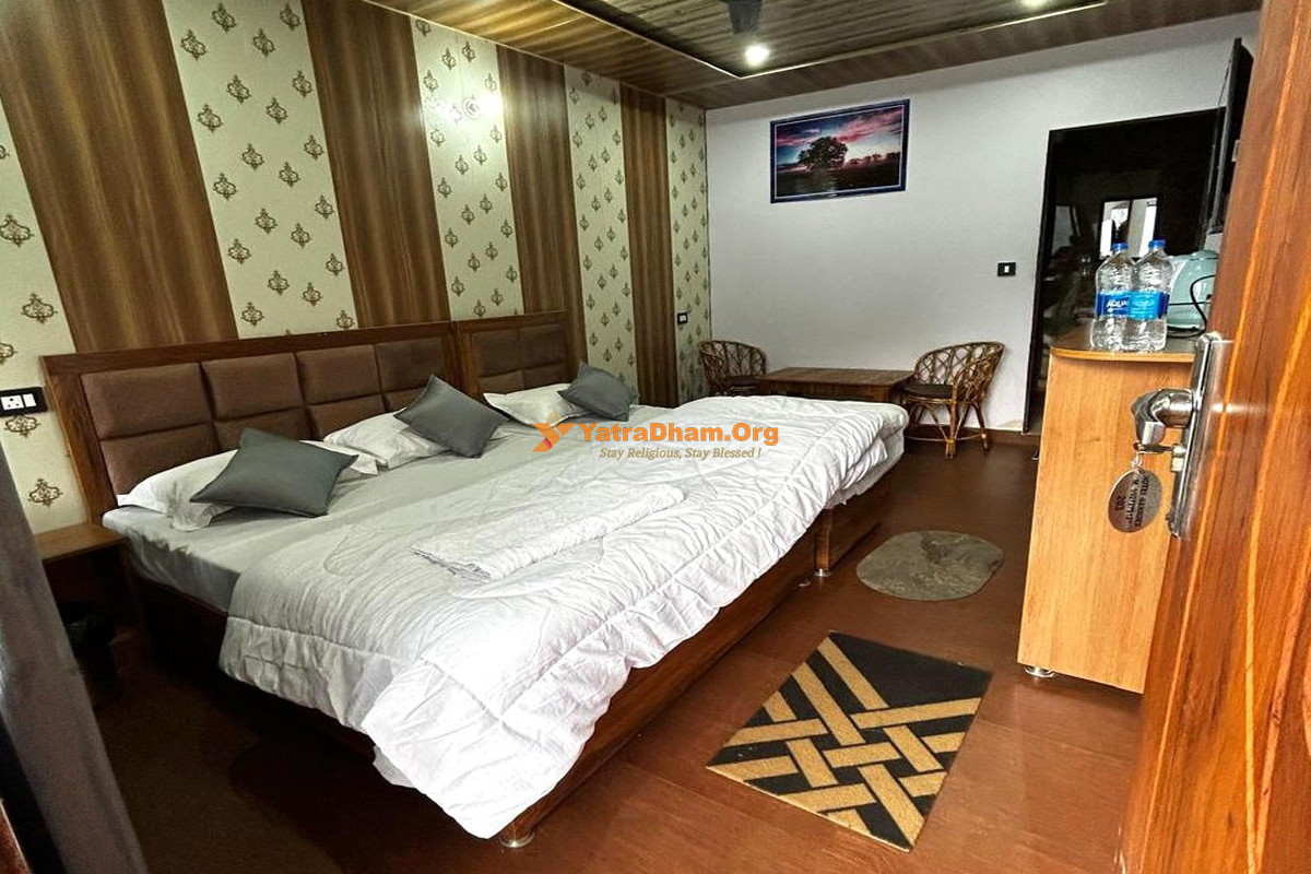 Hotel Mahadev Guptkashi 3 Bed Room