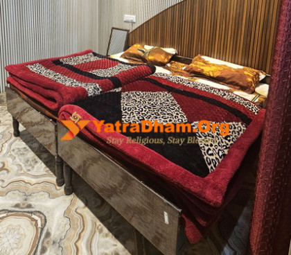 Shri Hari Om Tatsat Home Stay - Chandrapuri
