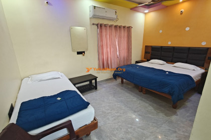 Hampi Traveller's Guest House - Hampi (Commercial Street)