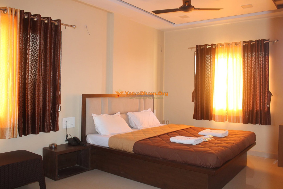 Hotel Majestic - Rajapur (Stay Near Dhopeshwar Temple)