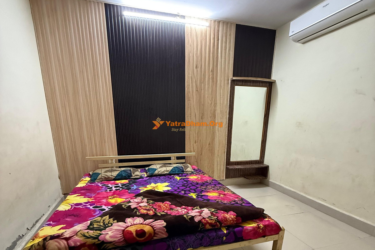 Tiwari Dharamshala And Guest House (Gopilal Hiralal Dadhich Brahmin) - Ujjain