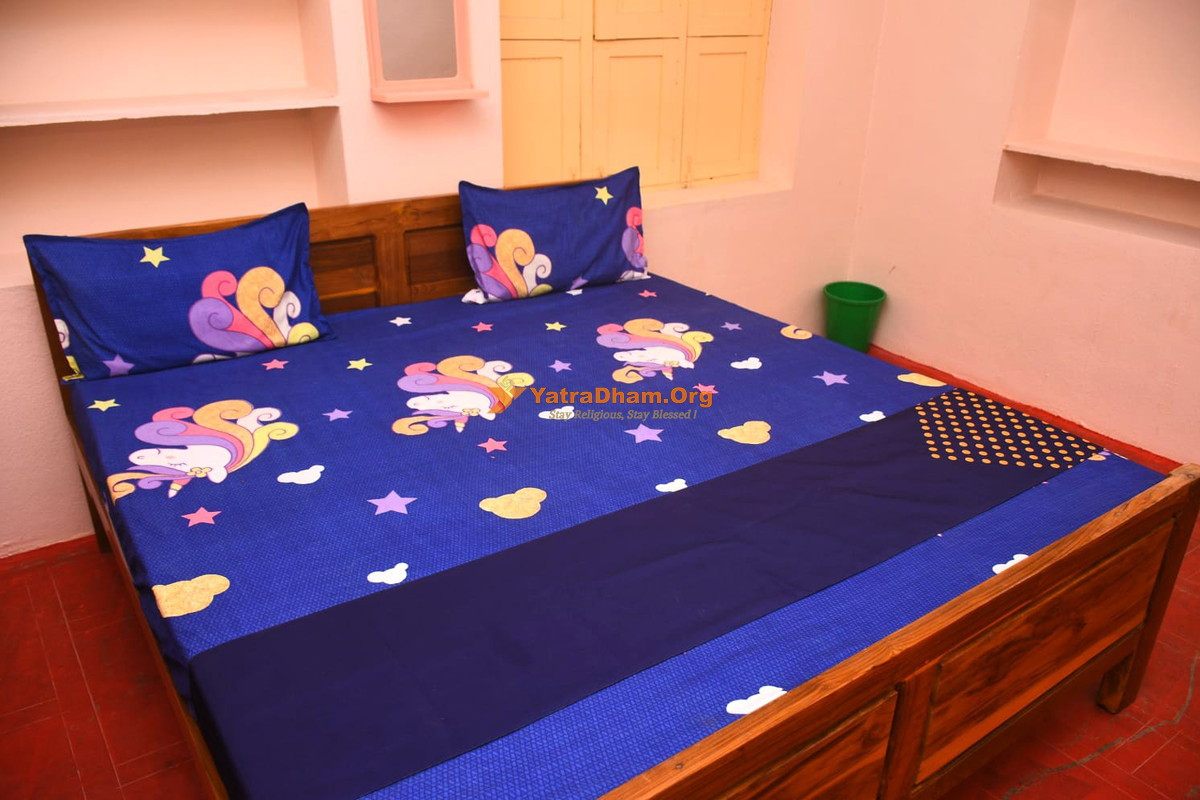 Hotel R Homestay - Srisailam (Sundipenta)