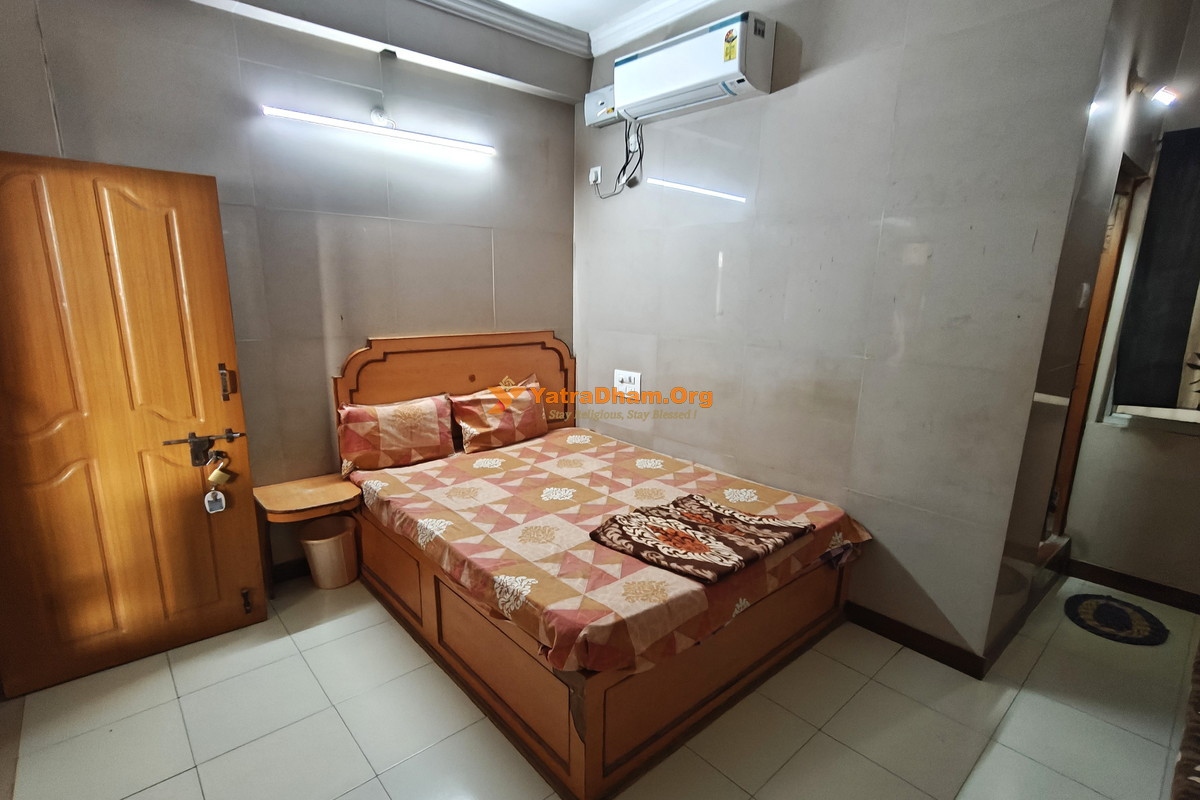 Sri Guru Vathsalya Lodge - Mantralayam