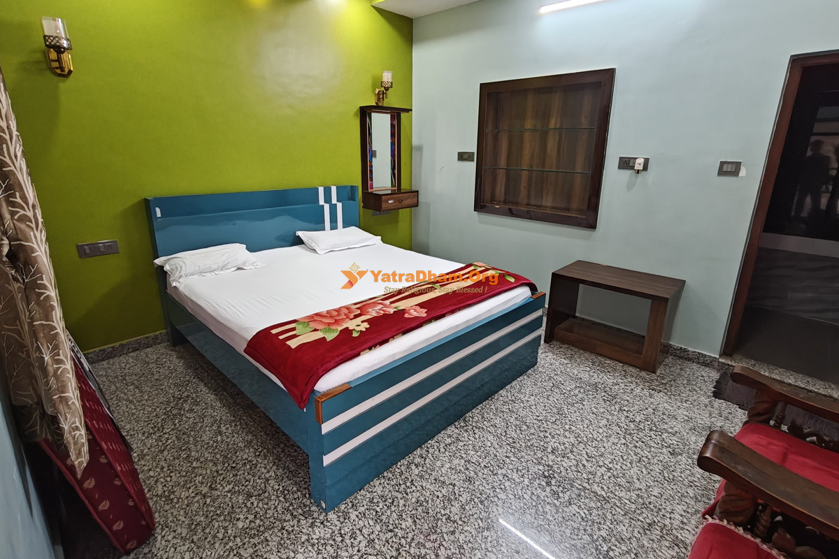 Aditya Tourist Home - Hampi (Commercial Street)