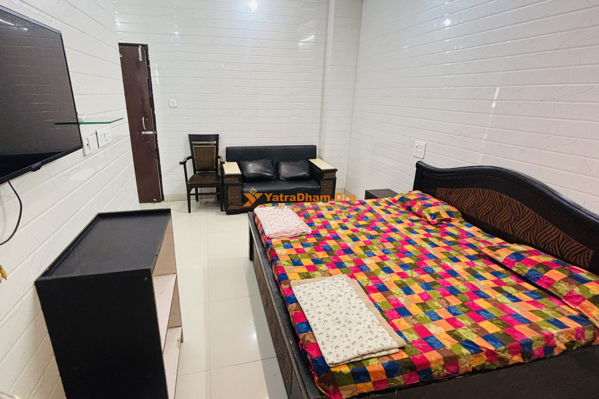 Shri Radhe Radhe Ashram - Vrindavan