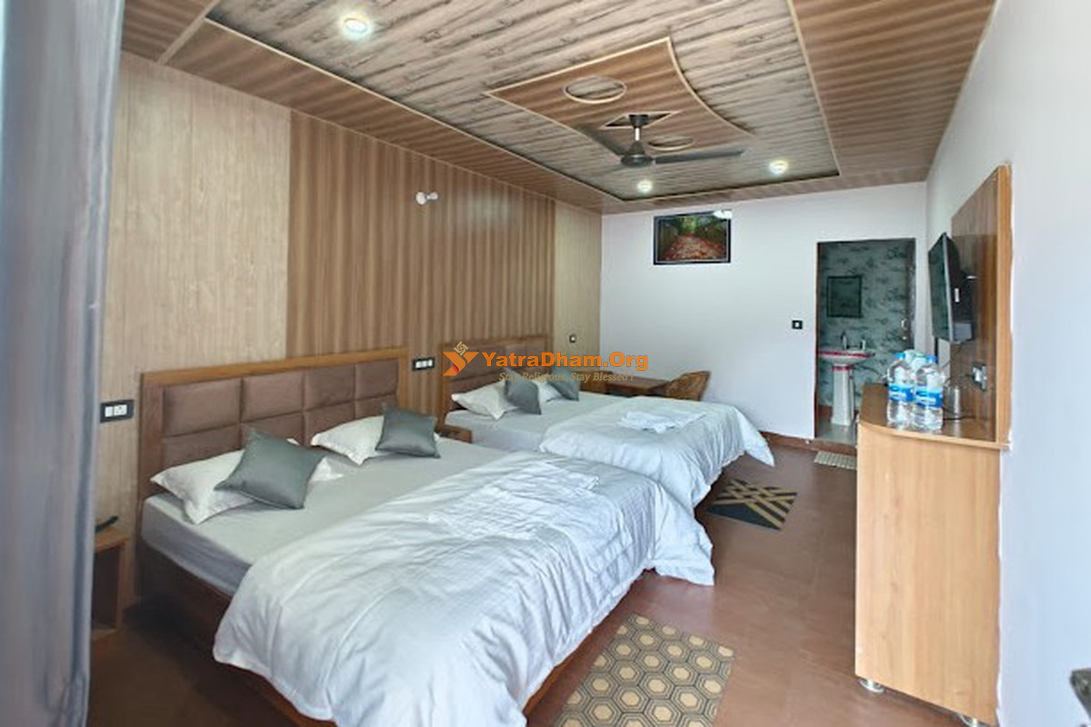 Hotel Mahadev Guptkashi 4 Bed Room