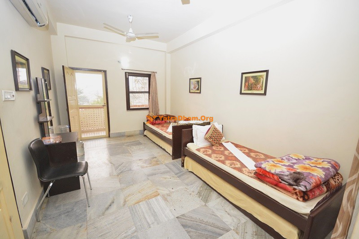 Vamsi Bhavan Mayapur Room