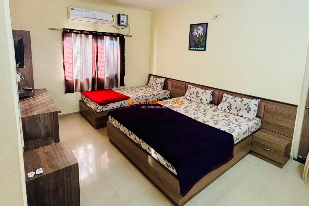 Hotel Buldana Urban Bhakta Nivas Shirdi 3 Bed Room