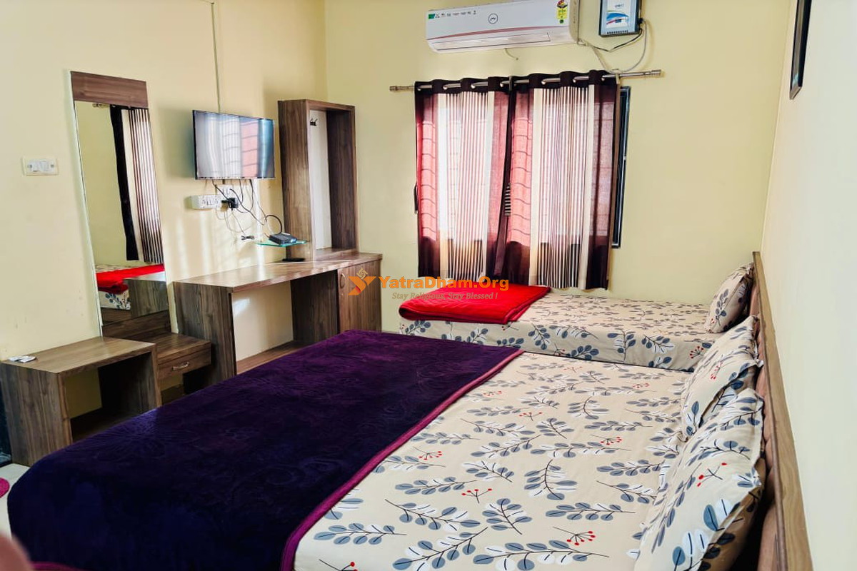 Hotel Buldana Urban Bhakta Nivas Shirdi 3 Bed Room 