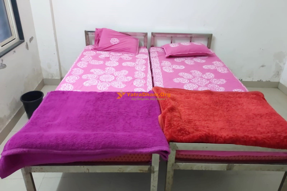 Shree Neminath Digambar Jain Atishay Kshetra Bhavan Ujjain (Jaysinhpura) 2 Bed Non AC Simple Room