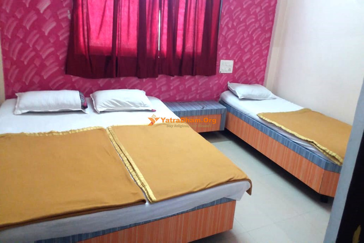 Hotel Om Sai Shirdi 3 Bed Room