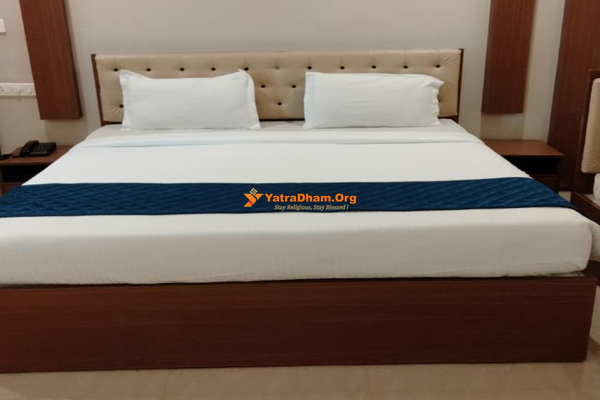Hotel Sai Sri Inn Room