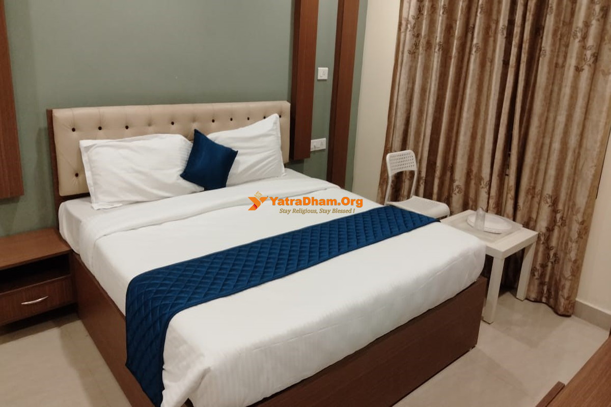 Hotel Sai Sri Inn Room