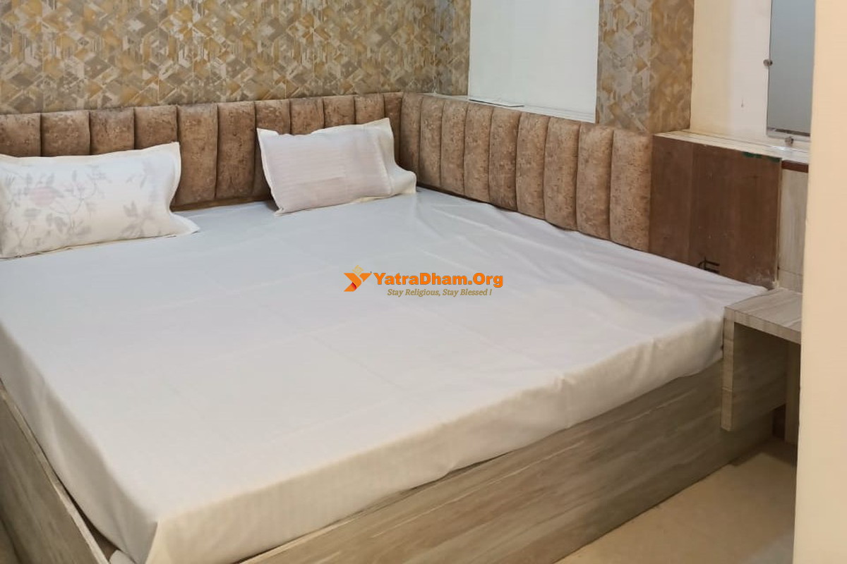 Ujjain Kshipra Guest House Room