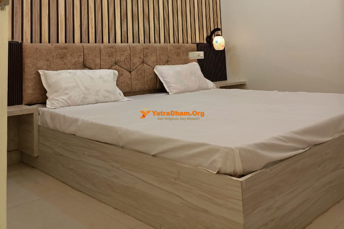 Ujjain Kshipra Guest House Room