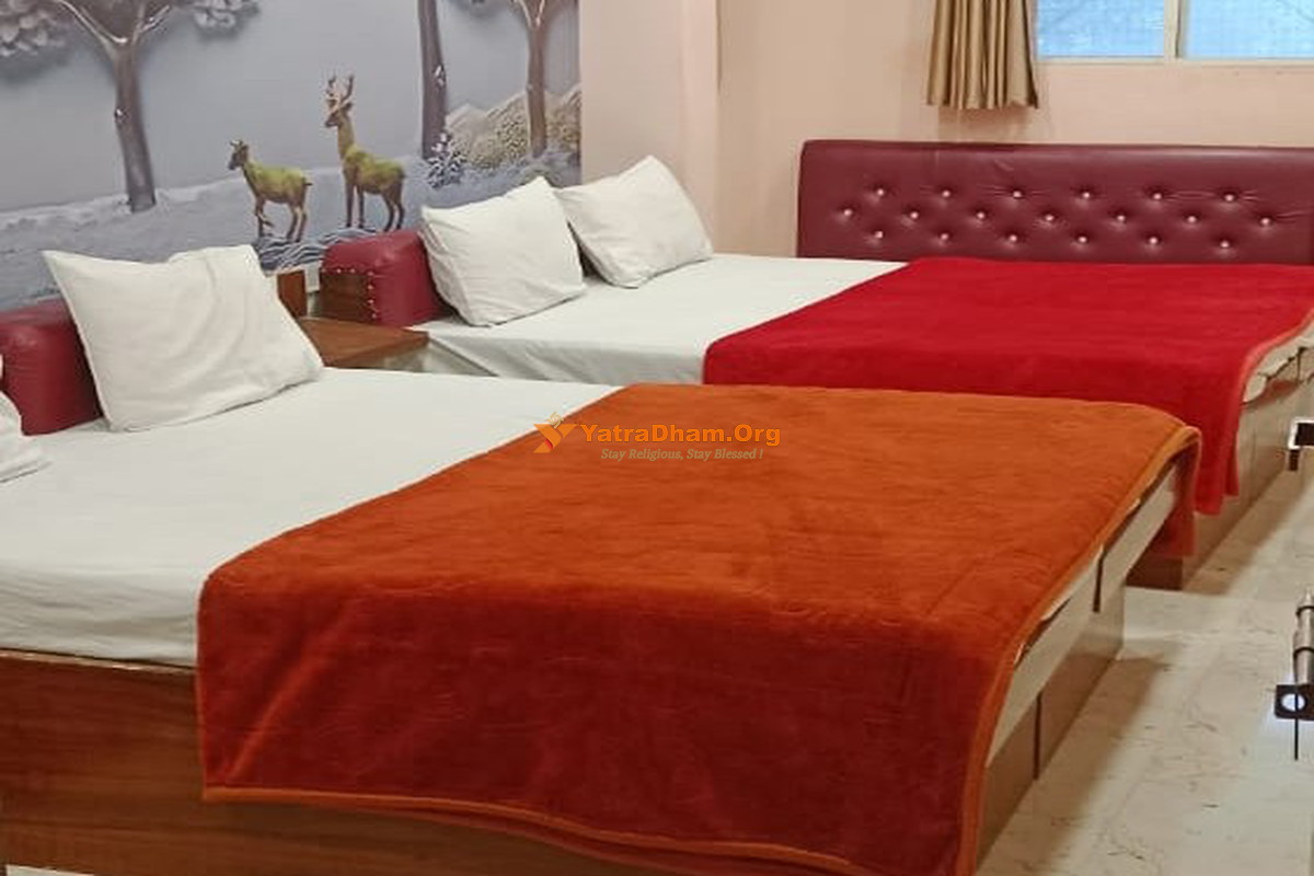 Shri Balaji Parisar Dharamshala Near Temple Ujjain 4 Bed Deluxe AC Room