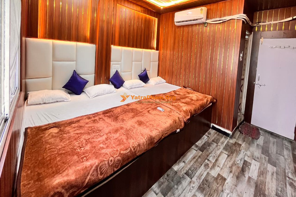 Hotel Junagadh Palace - Ujjain 4 Bed Room View