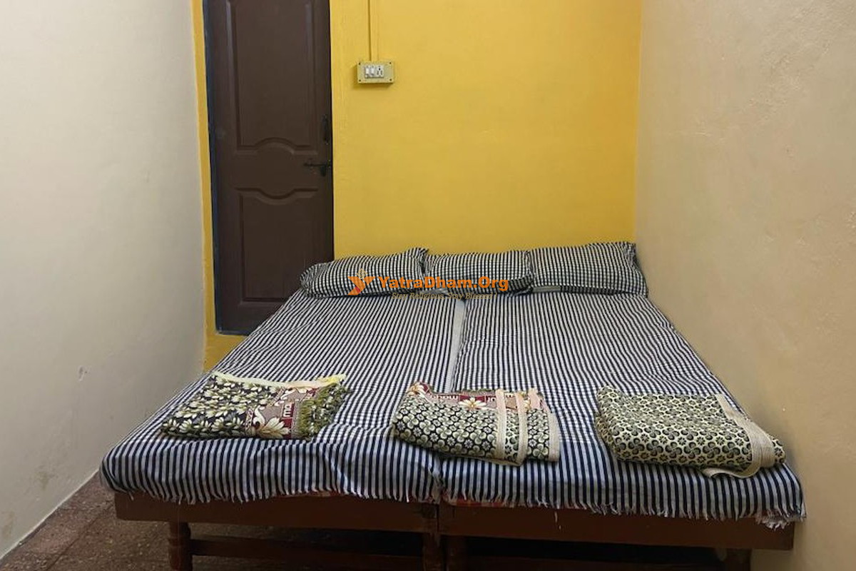 Shiv Parvati Bhakt Niwas Tuljapur Room View