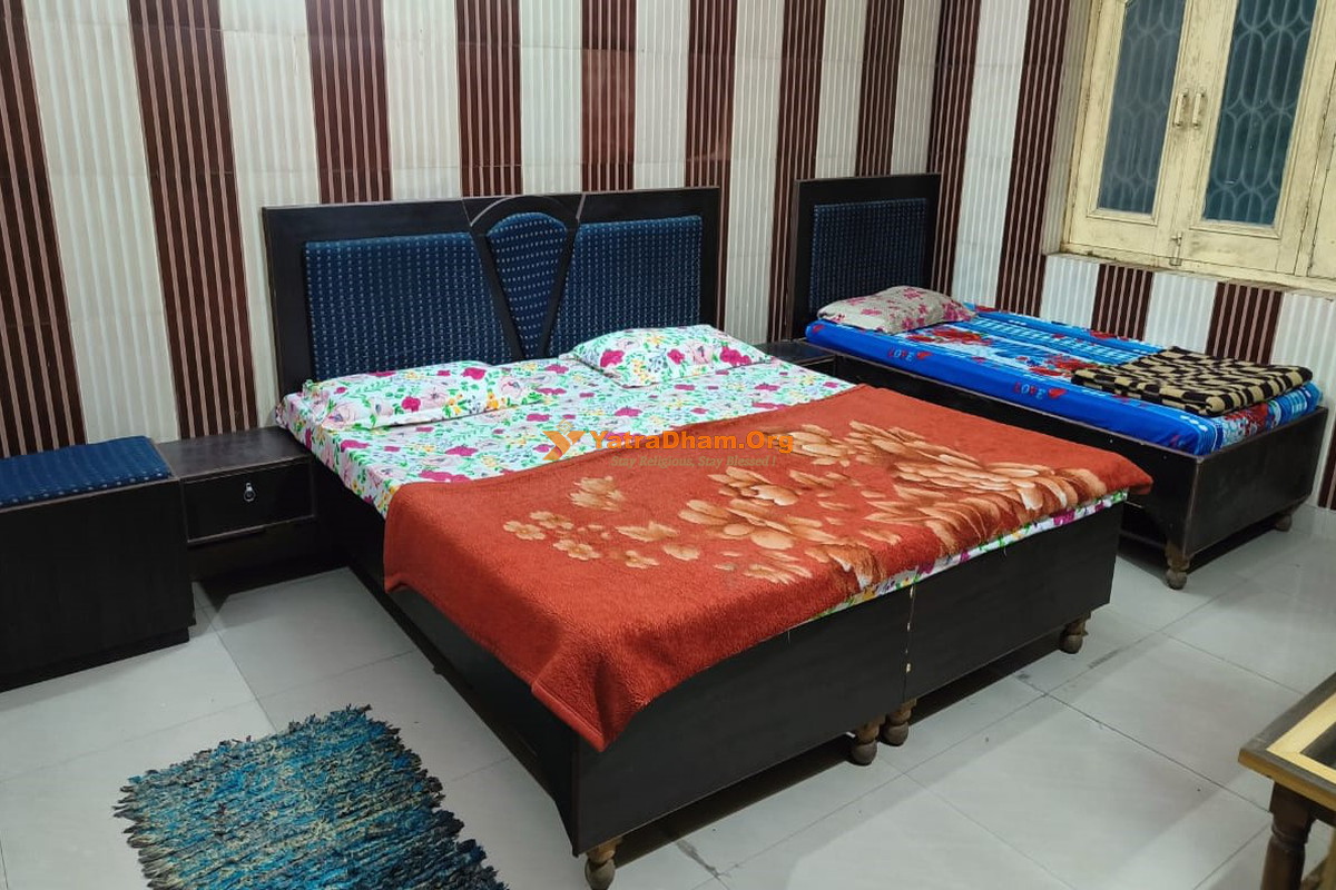 Swami Madhavdas Dharamshala Haridwar 3 Bed Room