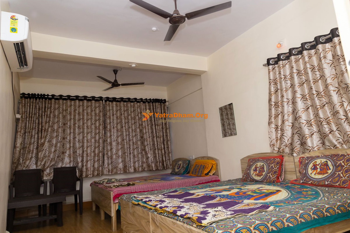 Pawan Dharamshala Mumbai 4 Bed Room