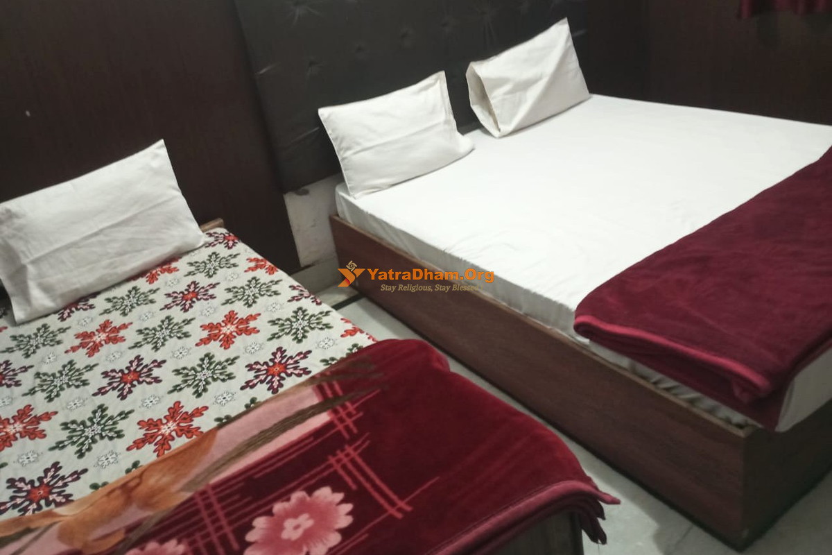 Girdhar Morari Gujarat Samaj Vrindavan 3 Bed Room