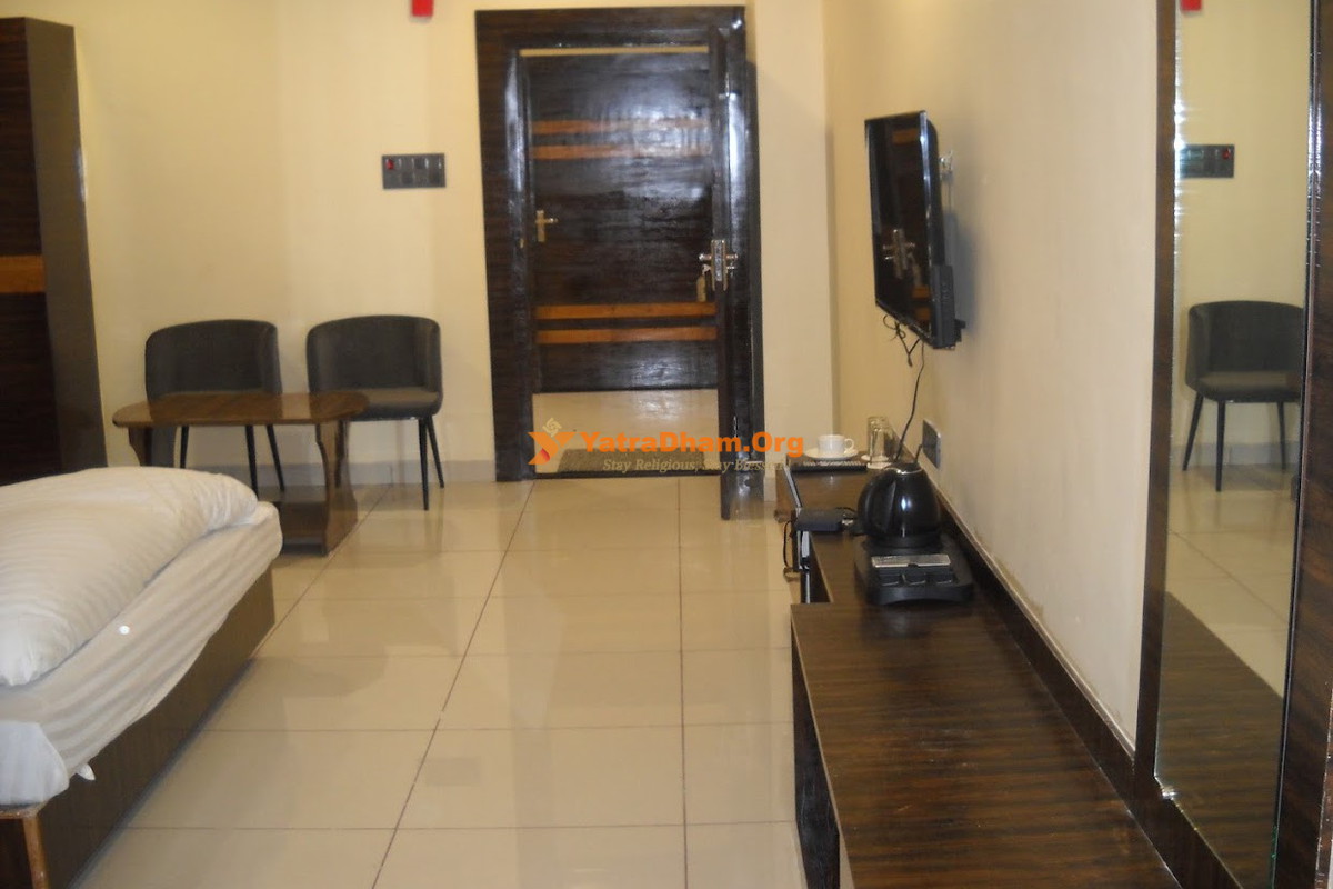 Gaya Sri Vishnu View Hotel 2 Bed Deluxe AC Room View