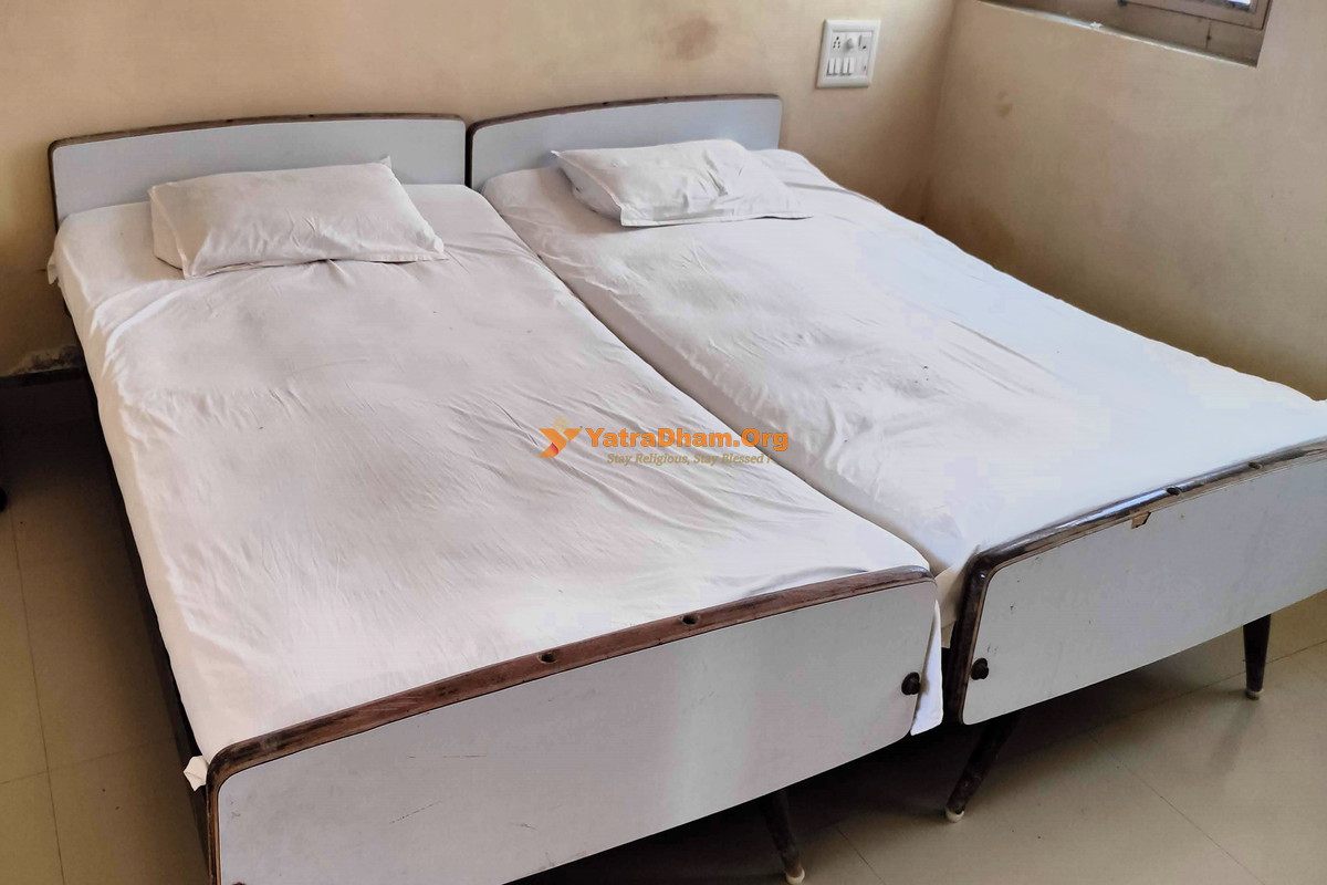 Dwarka Gopibai Birla Guest House (Geeta Mandir) 2 Bed Room