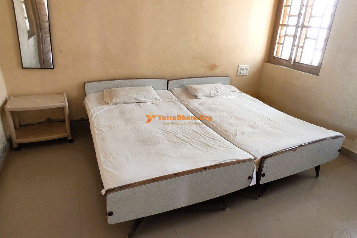 Dwarka Gopibai Birla Guest House (Geeta Mandir) 2 Bed Room