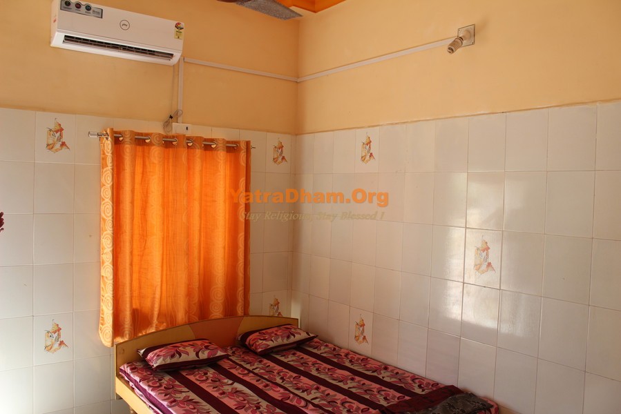 Shree Variya Vaishnav Prajapati Atithi Bhavan Dwarka Room