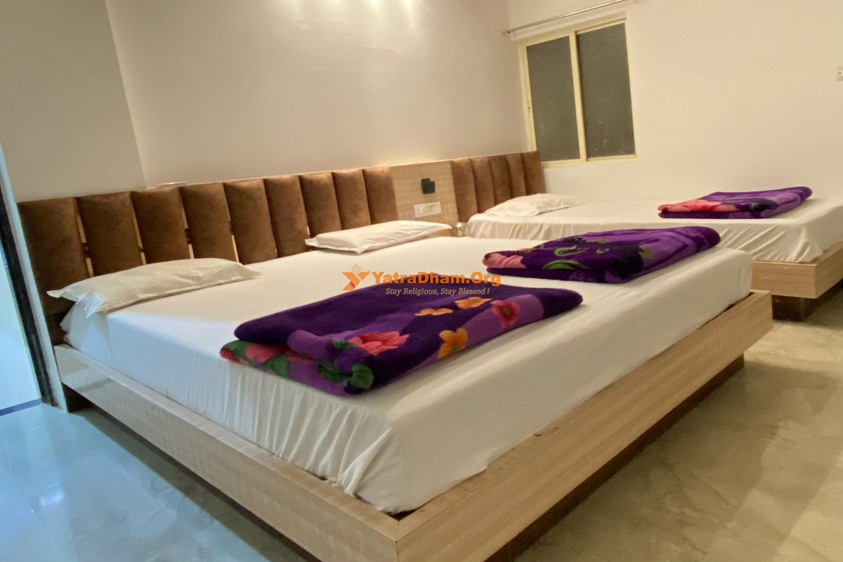 Hotel Shrinathji Omkareshwar 3 Bed Room View