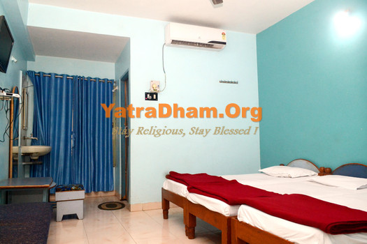 Hotel Ekvira Dham Mahurgadh 3 Bed AC Room