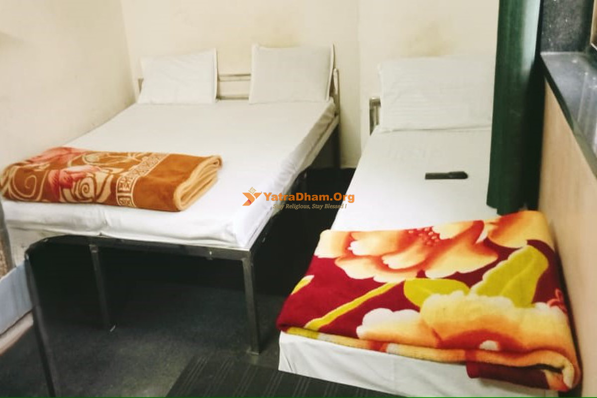 Atithi Niwas Building Shegaon 3 Bed Room
