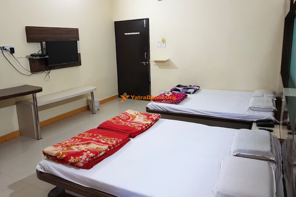 Omkareshwar Hotel Shri Radhe Krishna 4 Bed Room View