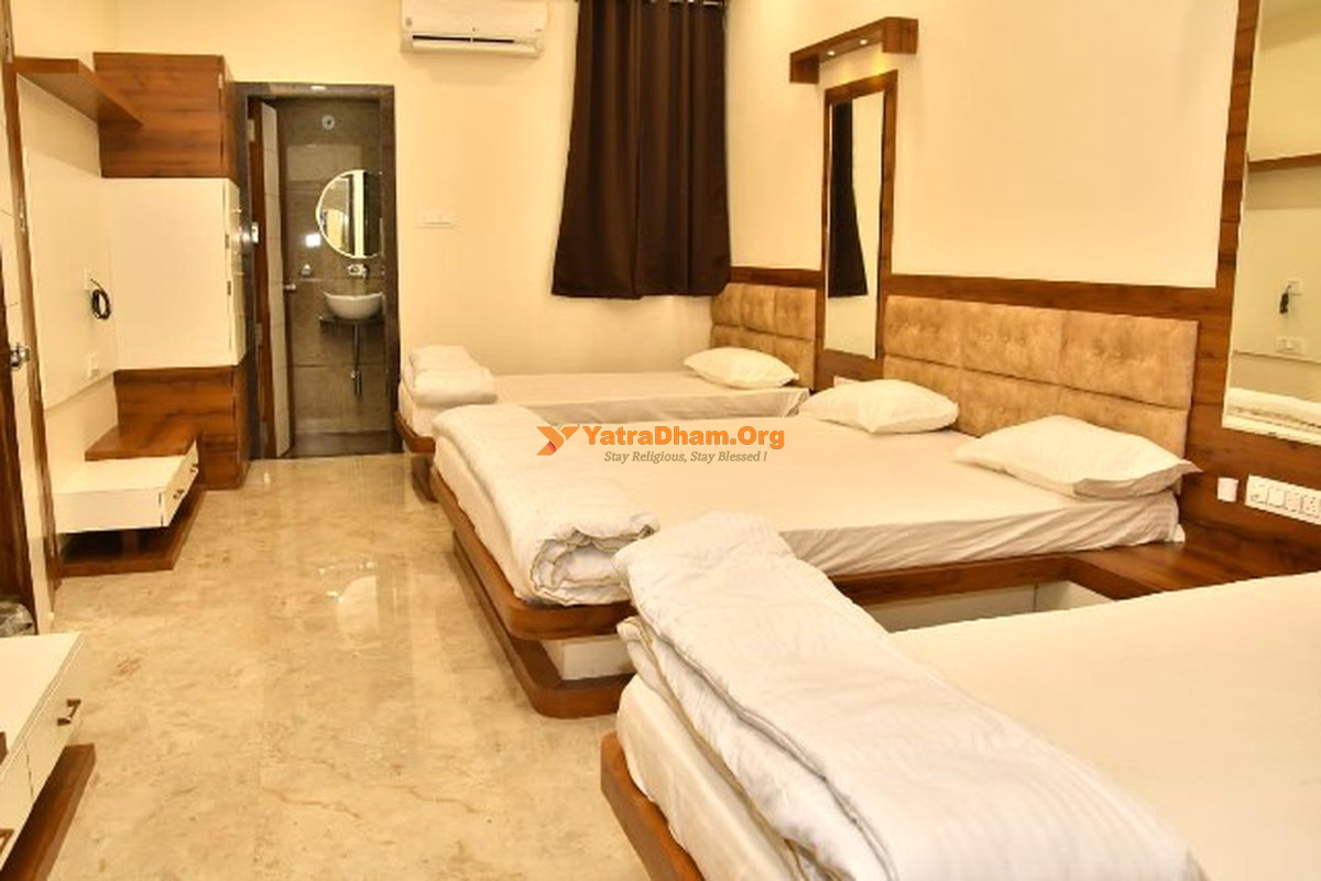 Omkareshwar Hotel Manyavar Palace 5 Bed Room View