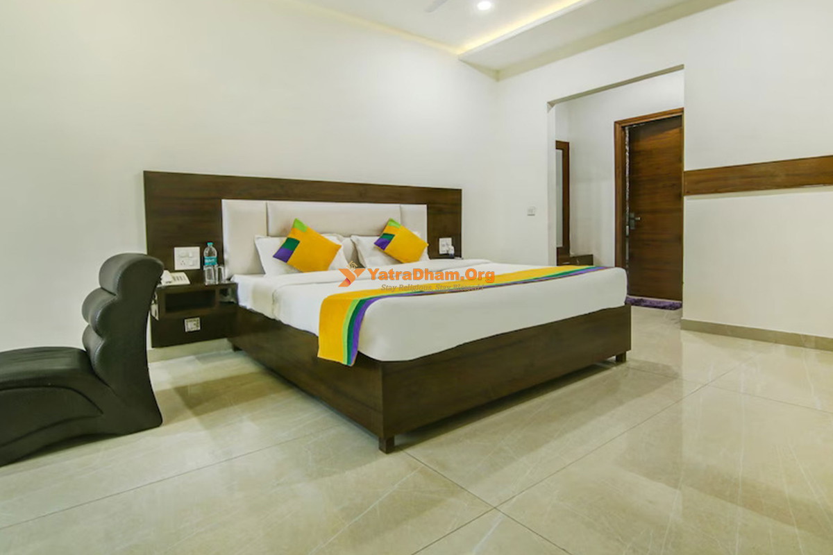 Hotel Aditya And Kings Panchkula 2 Bed Room View