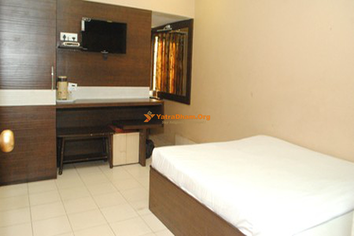 Hotel Pushpak International Kolkata 2 Bed Room