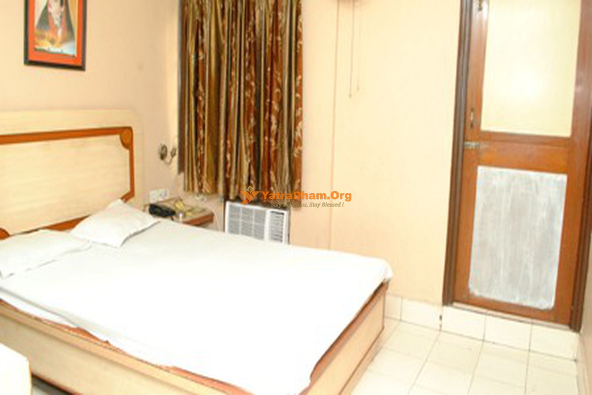 Hotel Pushpak International Kolkata 2 Bed Room